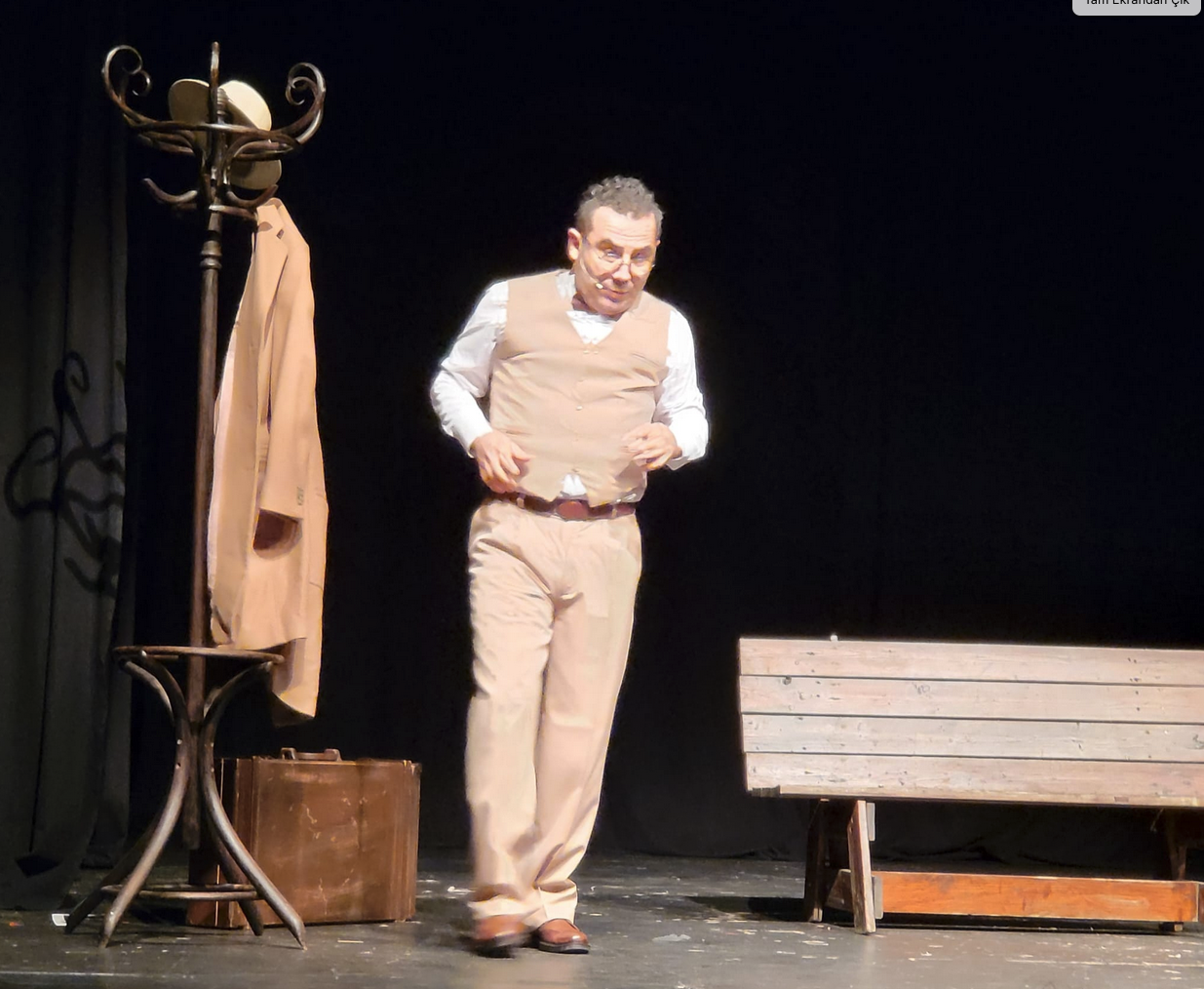 Atiyab Ticaret ve Yatirim Birligi  Internationales Theater Frankfurt ta 