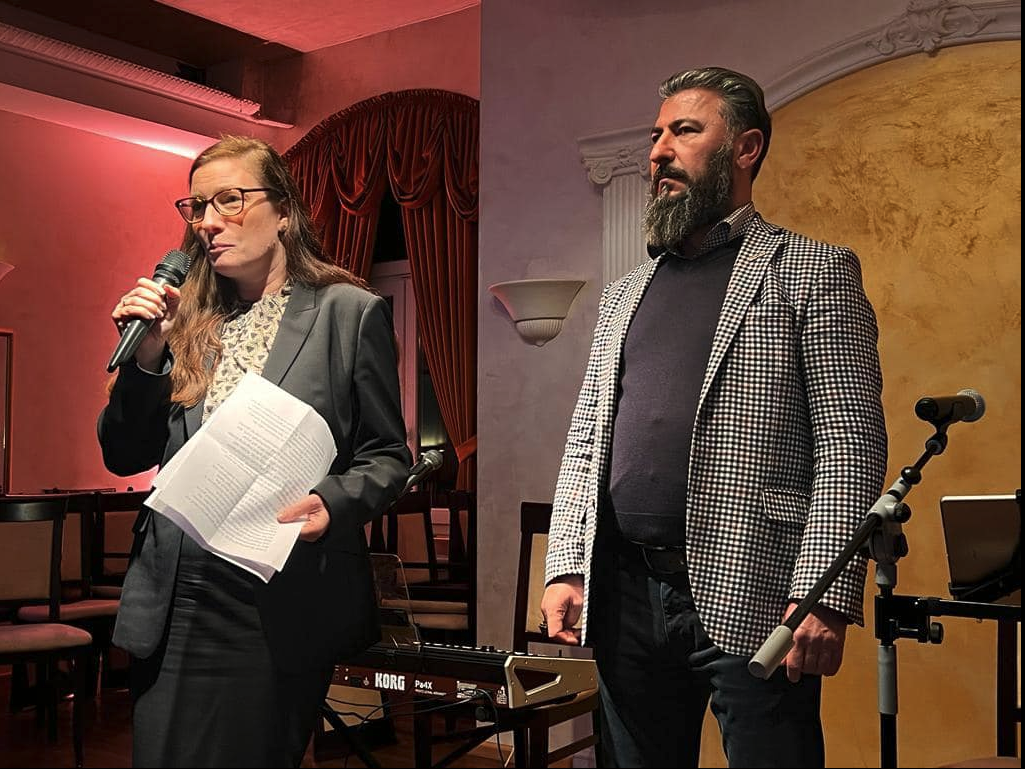 Atiyab Ticaret ve Yatirim Birligi  Zur Scheune de 