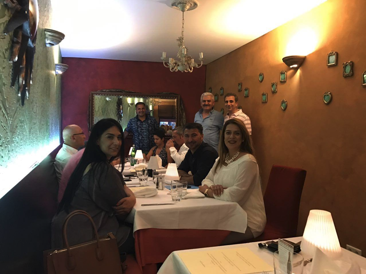 Atiyab Ticaret ve Yatirim Birligi  Il Gondoliere de italienisch yiyor 