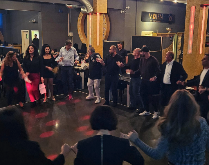 Nadir Temiz' in Mojen Performance mekanındayız