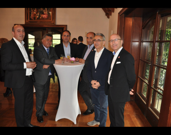 ATİYAB HESSEN İŞ ADAMLARINI SCHLOSS USINGEN’DE KONUK EDİYOR