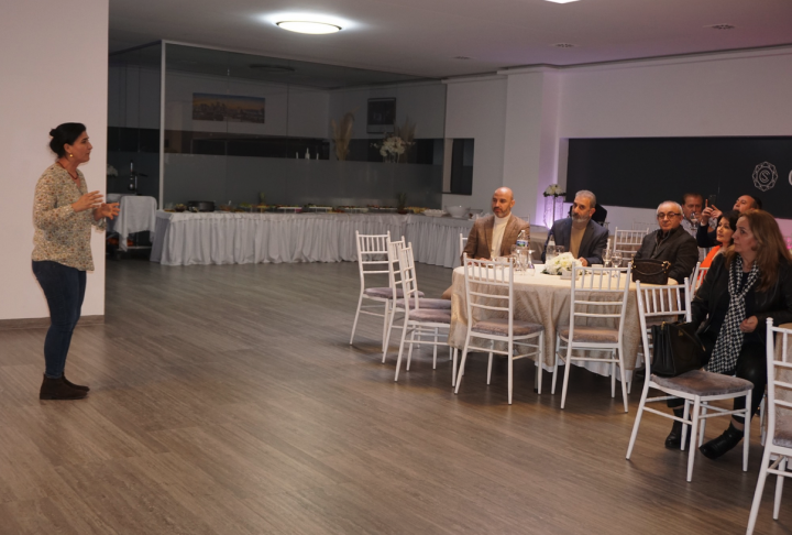 Atiyab Ticaret ve Yatirim Birligi, Can-Su Saal'da.