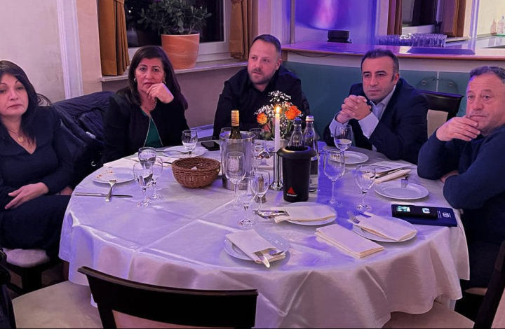 Atiyab Ticaret ve Yatirim Birligi, Zur Scheune'de.