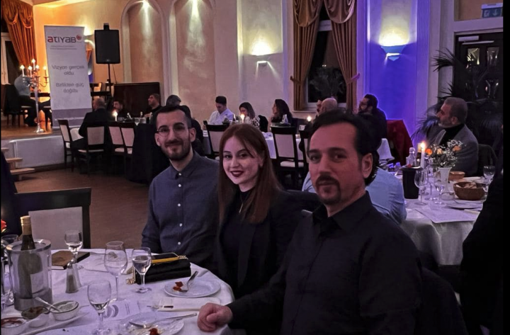 Atiyab Ticaret ve Yatirim Birligi, Zur Scheune'de.