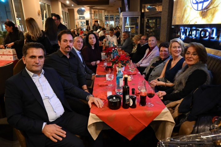 Atiyab Ticaret ve Yatirim Birligi, Anatolia Restaurant-Off'da.