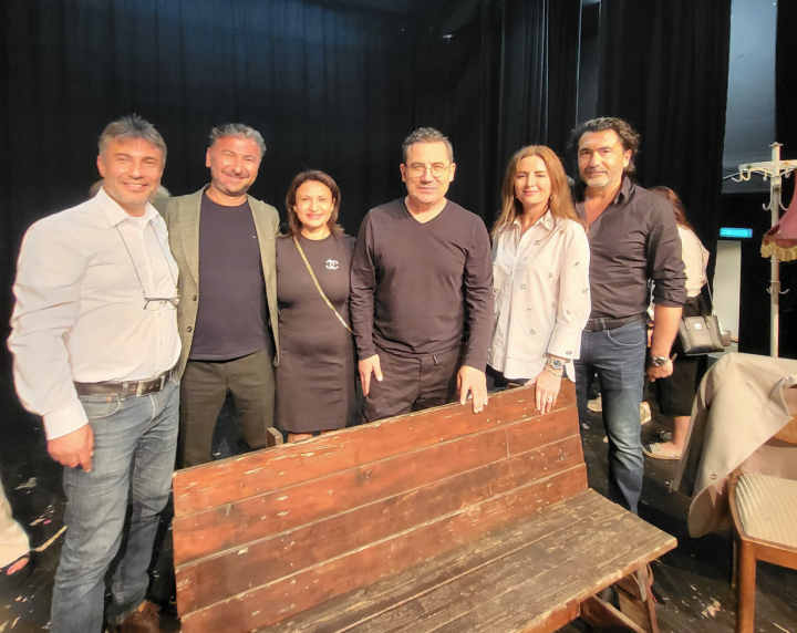 Atiyab Ticaret ve Yatirim Birligi, Internationales Theater Frankfurt'ta.