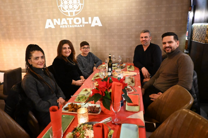 Atiyab Ticaret ve Yatirim Birligi, Anatolia Restaurant-Off'da.