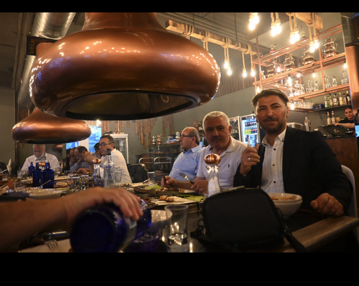 Atiyab Ticaret ve Yatirim Birligi, The Meat.ing Table-BBQ-House'de.