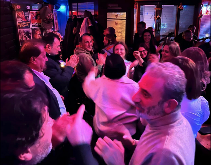 ATIYAB  Asım Çalışkan’ın mekanında Yıl sonu yorgunluğu attı