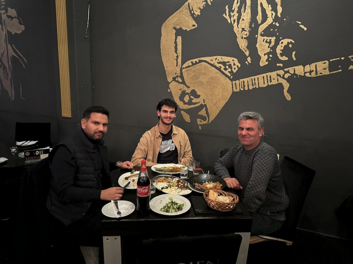 Nadir Temiz' in Mojen Performance mekanındayız