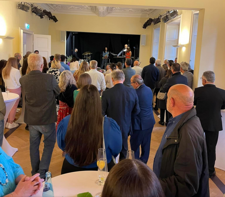 Eş başkanımız Sayın Hatice Çavuş mesleğinin 20.yılını Dostlari ve is ortakları ile kutladı.