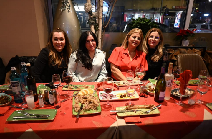 Atiyab Ticaret ve Yatirim Birligi, Anatolia Restaurant-Off'da.