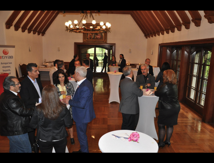 ATİYAB HESSEN İŞ ADAMLARINI SCHLOSS USINGEN’DE KONUK EDİYOR