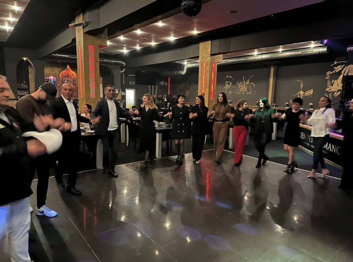 Nadir Temiz' in Mojen Performance mekanındayız