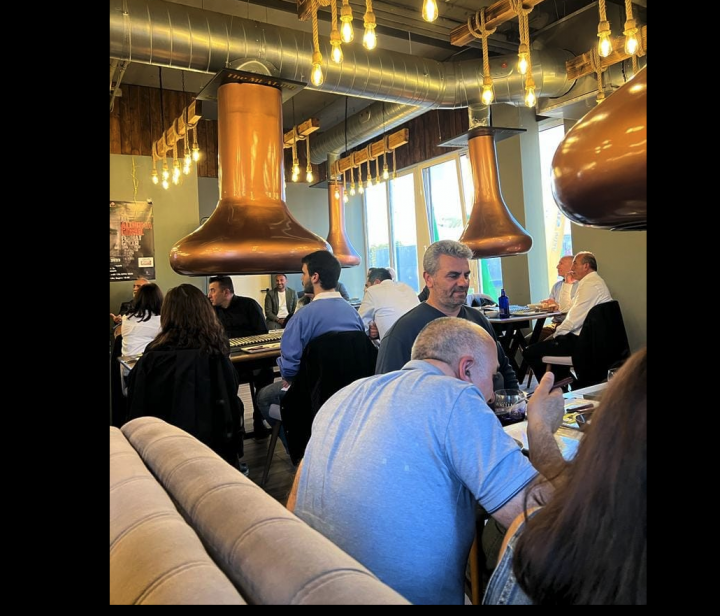 Atiyab Ticaret ve Yatirim Birligi, The Meat.ing Table-BBQ-House'de.