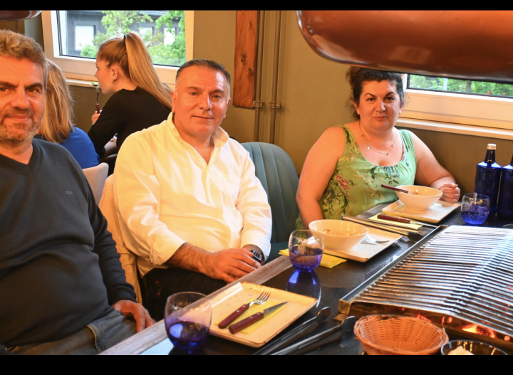 Atiyab Ticaret ve Yatirim Birligi, The Meat.ing Table-BBQ-House'de.