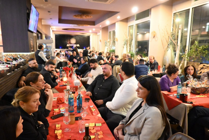 Atiyab Ticaret ve Yatirim Birligi, Anatolia Restaurant-Off'da.