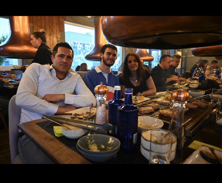 Atiyab Ticaret ve Yatirim Birligi, The Meat.ing Table-BBQ-House'de.