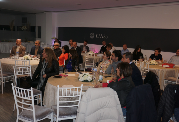 Atiyab Ticaret ve Yatirim Birligi, Can-Su Saal'da.