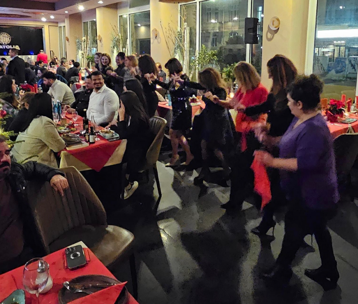 Atiyab Ticaret ve Yatirim Birligi, Anatolia Restaurant-Off'da.