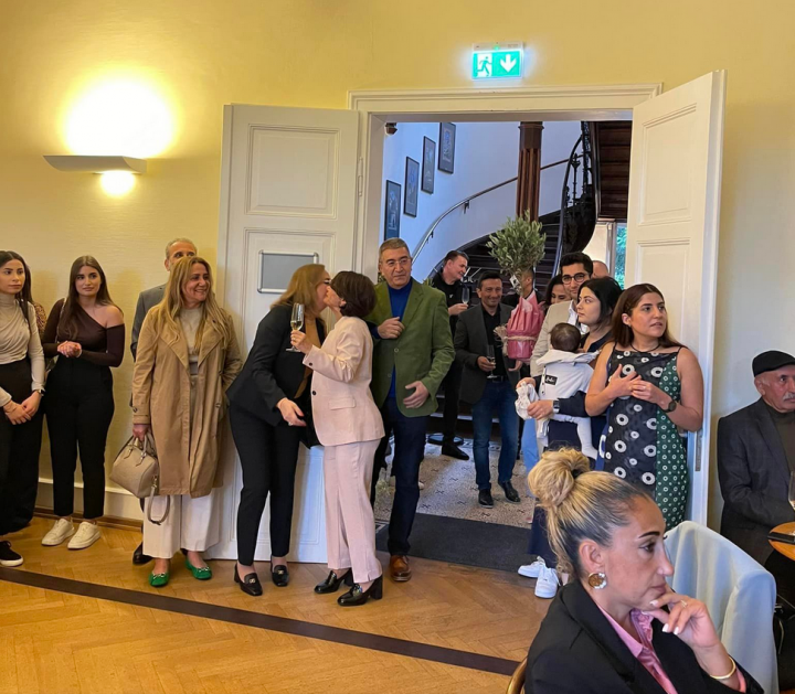 Eş başkanımız Sayın Hatice Çavuş mesleğinin 20.yılını Dostlari ve is ortakları ile kutladı.